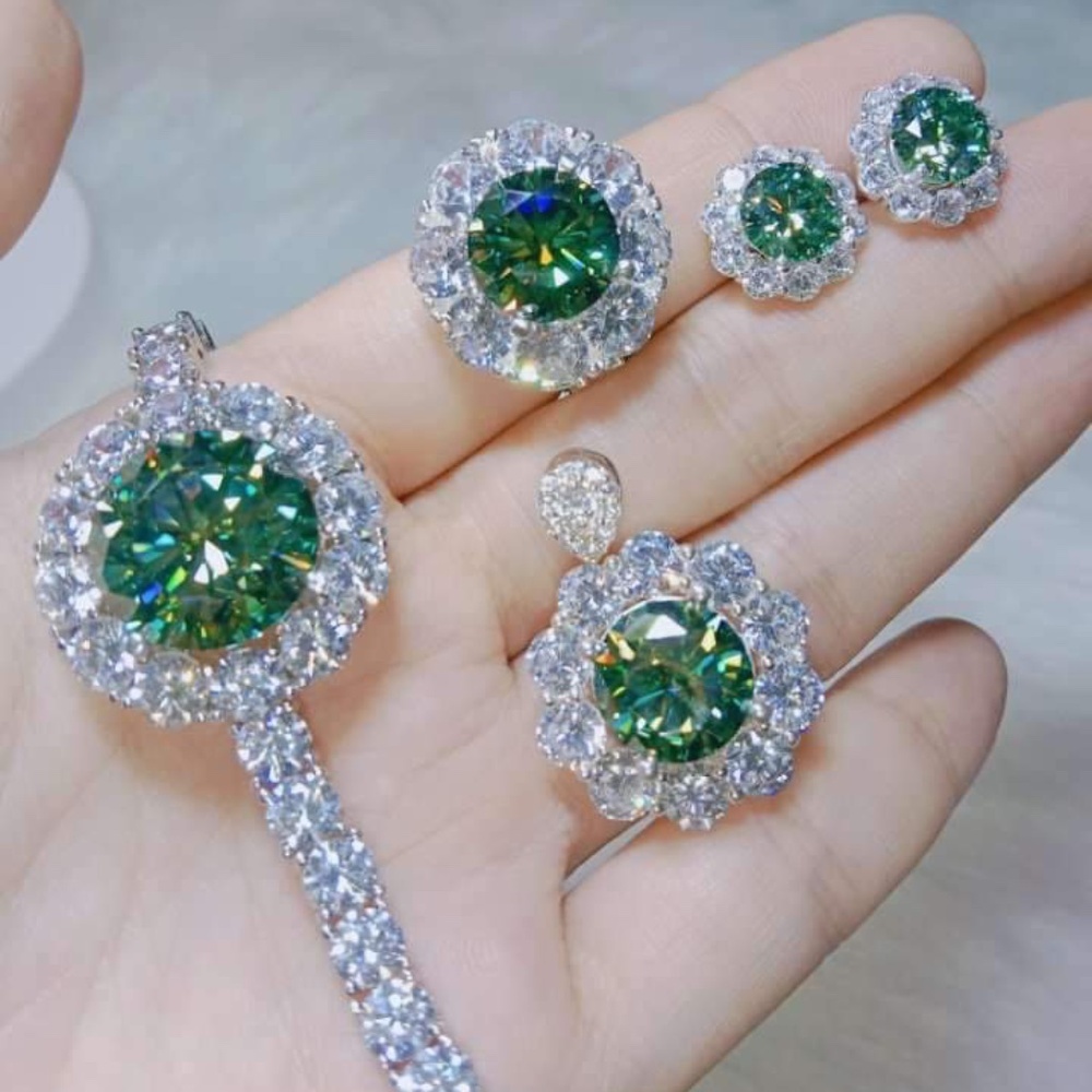 18k white gold Dark green moissanite grade A stone with diamond